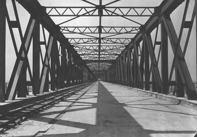 intérieur du viaduc, partie droite après l'exécution du hourdis.