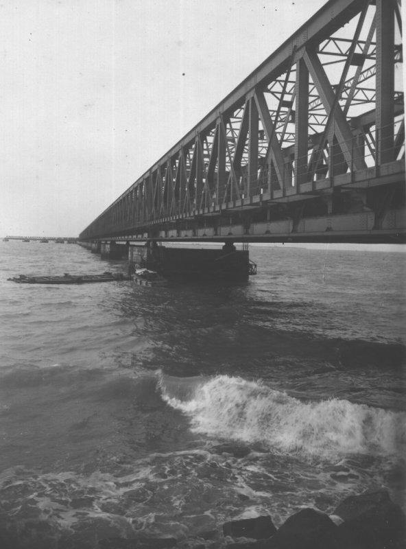 Mise en place de la passerelle de décoffrage.