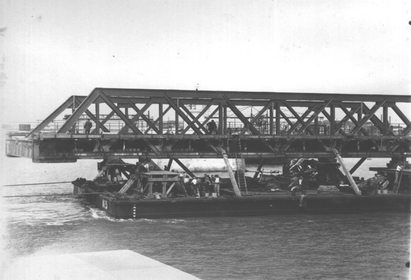 Sortie de l'avant-port de la 1ère travée.