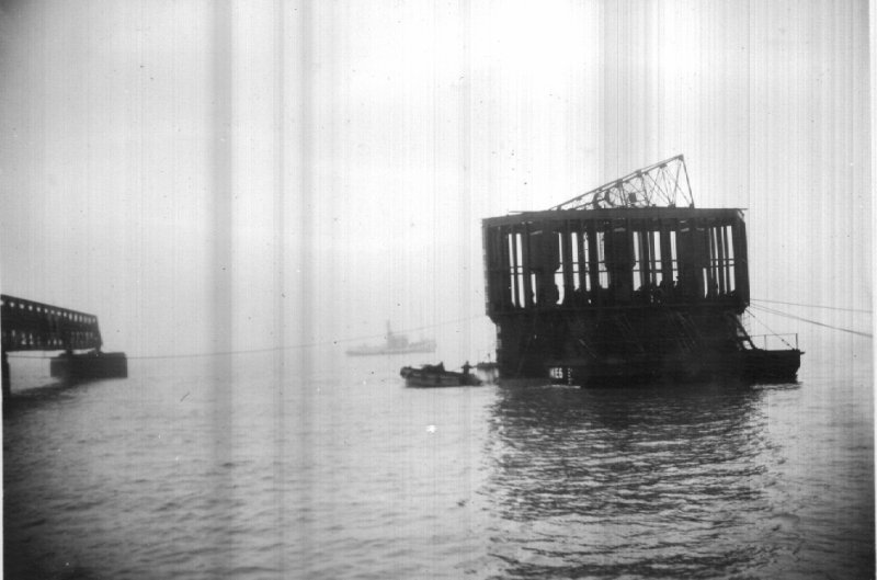 Caisson P.4, à proximité de son point d'échouage.