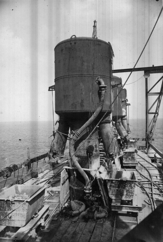 Caisson P.13, en cours de fonçage (2).
