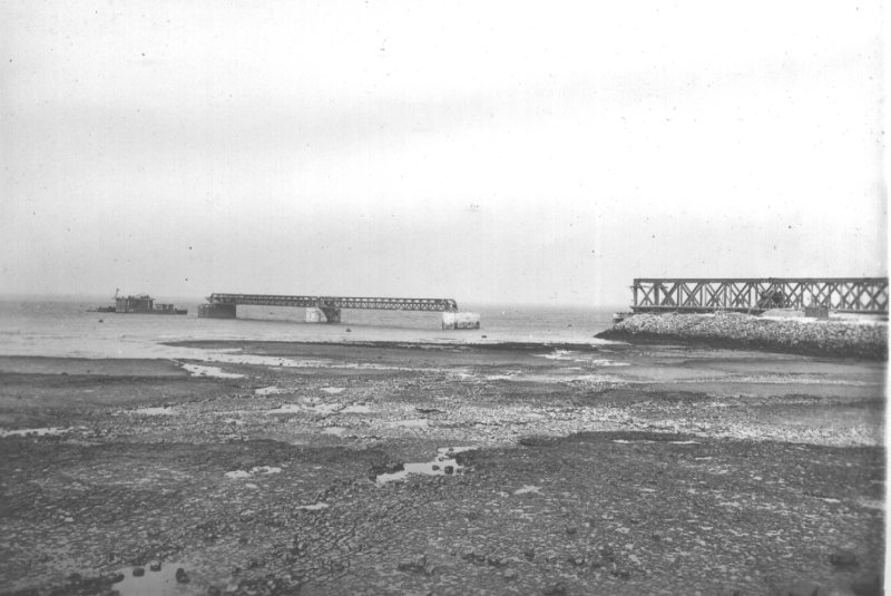 Viaduc avant lançage de la 1ère travée. Passerelle enlevée.