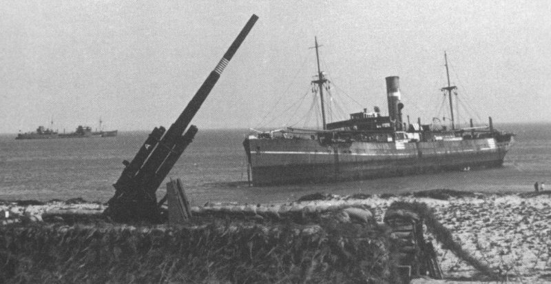 L'Adamantios échoué
sur la plage de Sablanceaux
sur l'île de ré
Un  canon de 8,8cm de la flak.