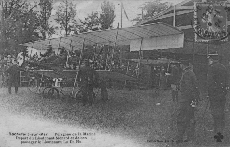 Le lieutenant Menard et le lieutenant Le Do Hu.