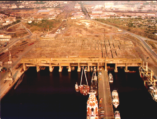 Vue d'aèrienne de la base sou-marine