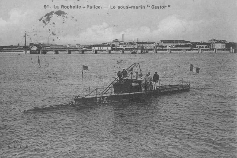 le sous-marin castor dans l'avant-port de la pallice.