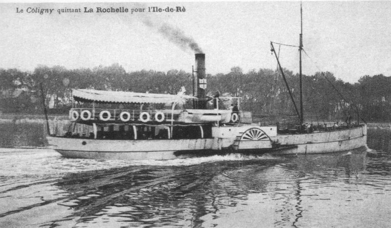 le coligny quitte le port de la rochelle pour l'ile de re.