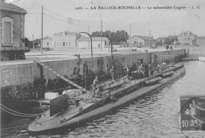 le sous-marin cugnot dans le bassin de la pallice.