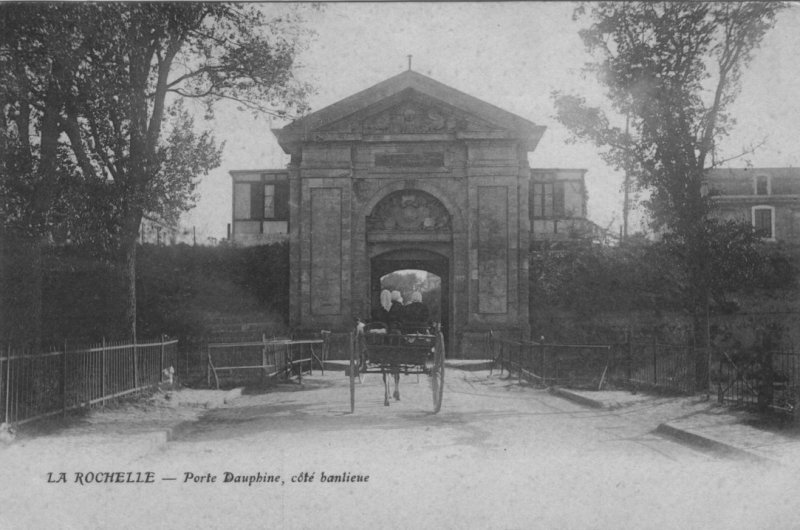 La porte dauphine de la rochelle.