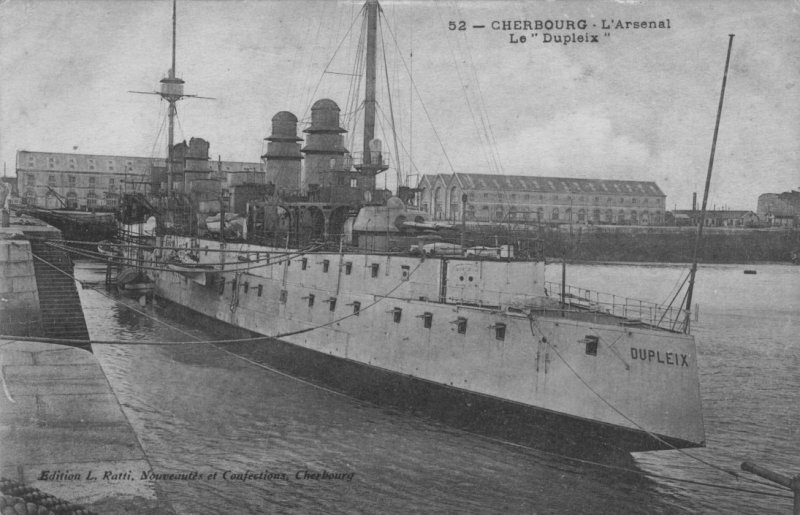 Le croiseur cuirassé Dupleix
 à l'arsenal de Cherbourg.