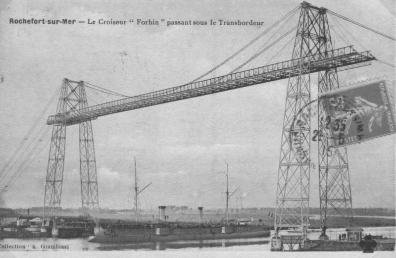 le croiseur forbin passant sous
le pont transbordeur du martrou.