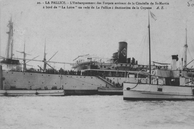 le transport la loire en rade de la pallice embarque les forcats pour la guyanne