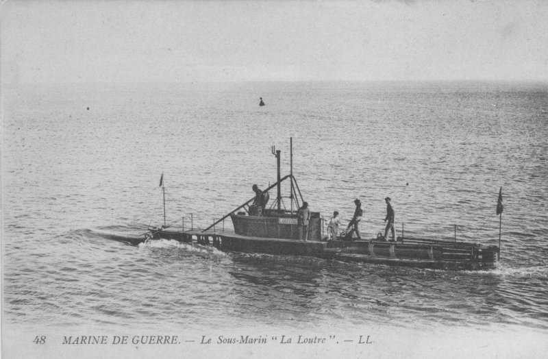 le sous-marin la loutre en rade de la pallice.