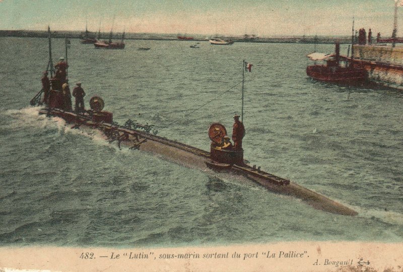 le sous-marin le lutin sortant du port de la pallice.