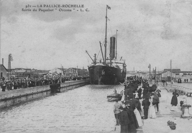 le paquebot orcoma en sassement de sortie du port de la pallice.