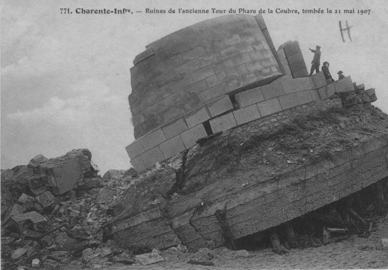 Les restes de l'ancien phare de la Coubre.