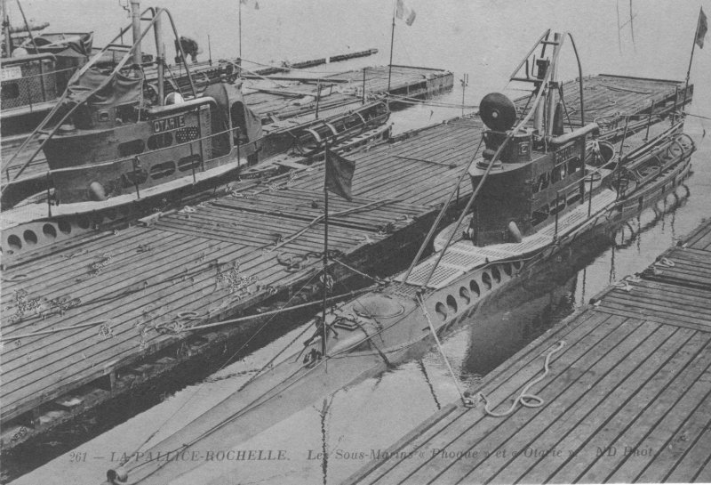 le sous-marin phoque dans le bassin de la pallice.