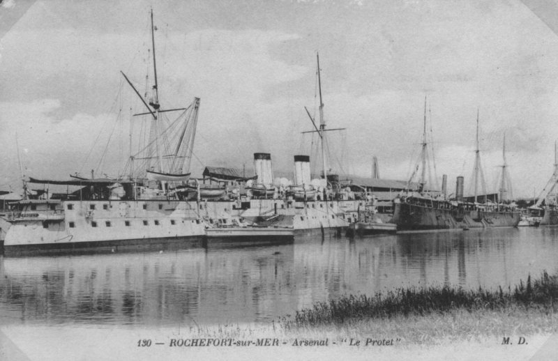 le croiseur protet à rochefort sur mer.