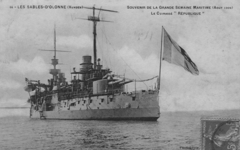 Le cuirassé Reacute;publique aux Sables-d'Olonne.