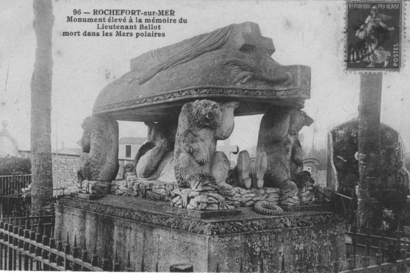 le monument du lieutenant de vaisseau joseph rene bellot.