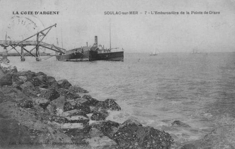 un bac a l'embarcadere de la pointe de grave.