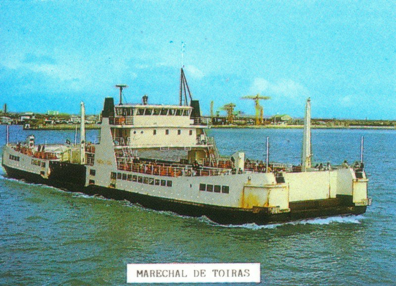 le bac marechal de toiras sortant de l'avant-port de la pallice.